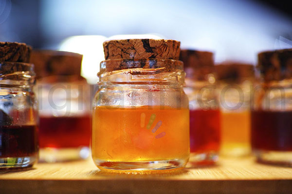 نمایی از ساخت عسل تقلبی و طرز تهیه عسل تقلبی در رنگ و وزن های مختلف