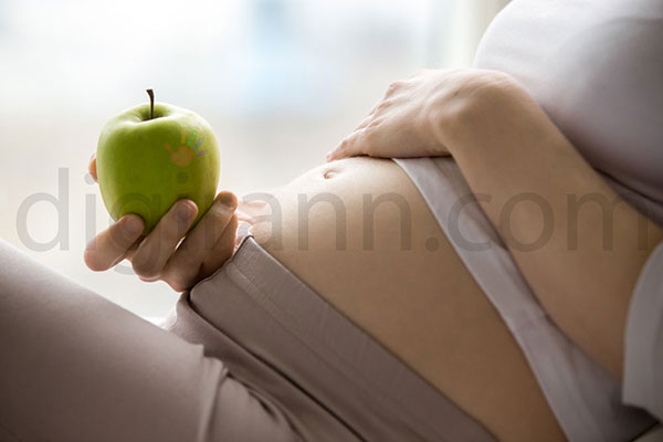 خواص خوردن عسل در بارداری بر سیب سبز سلامتی مادر باردار در ماه های حاملگی با لباس بارداری