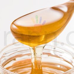 نمایی از قند عسل و میزان 5 نوع قند موجود در یک قاشق چوبی عسل