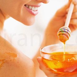 نمایی از فواید استفاده عسل برای زنان بالای 40 سال بر پوست، سلامتی و زیبایی آنان